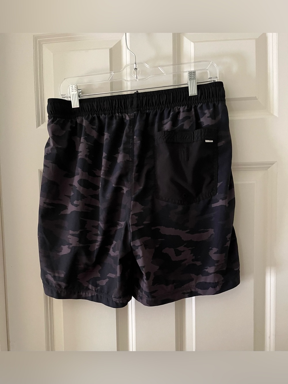 Men's Vuori Kore Black Watercolor Camo Shorts Athletic Gym Lined breathable M - Picture 3 of 6